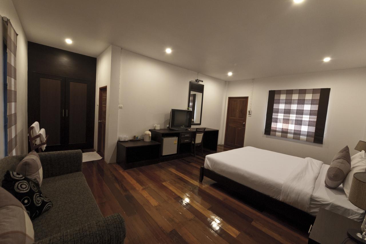 Tree House Hotel Sisaket Ngoại thất bức ảnh