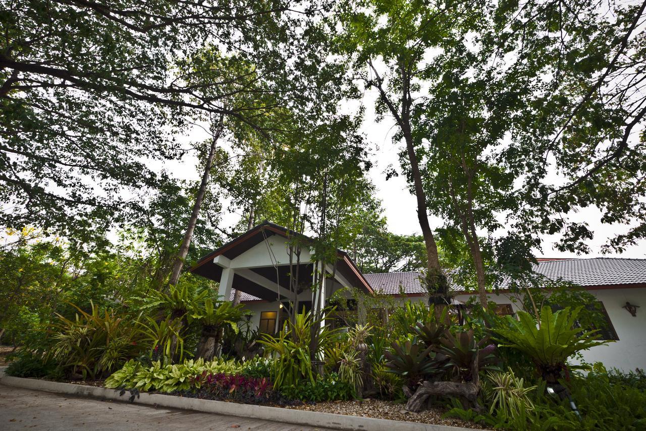 Tree House Hotel Sisaket Ngoại thất bức ảnh