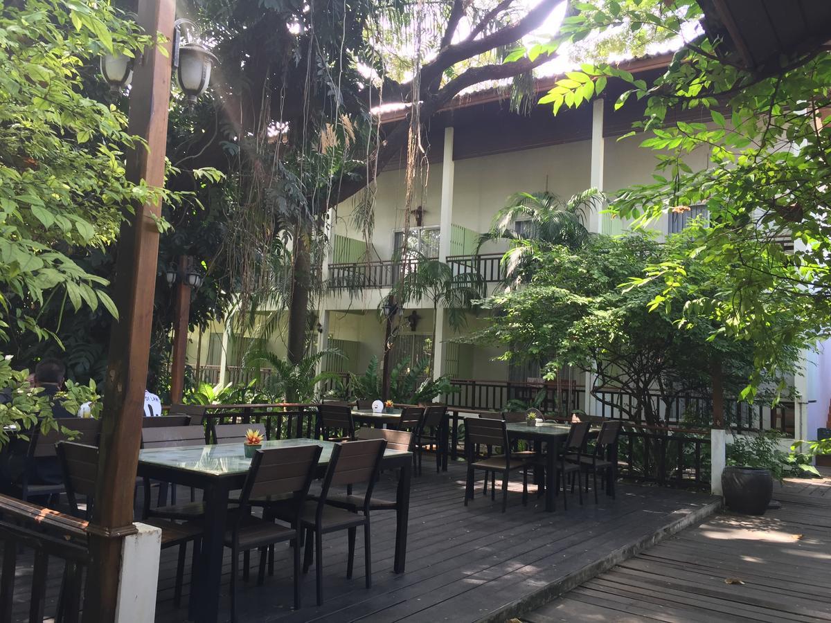 Tree House Hotel Sisaket Ngoại thất bức ảnh